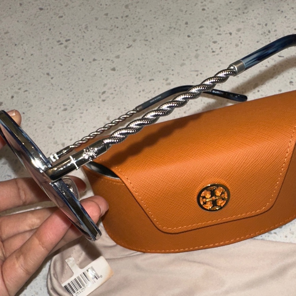 Black and silver Tory Burch Sunglasses with case - Picture 4 of 4